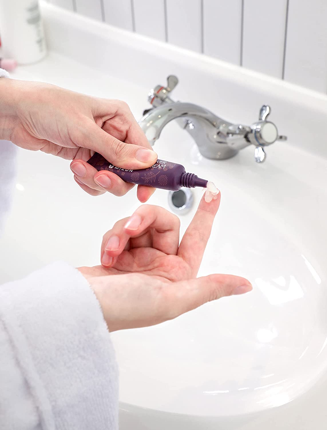 MIZON - Collagen Power Firming Eye Cream Tube