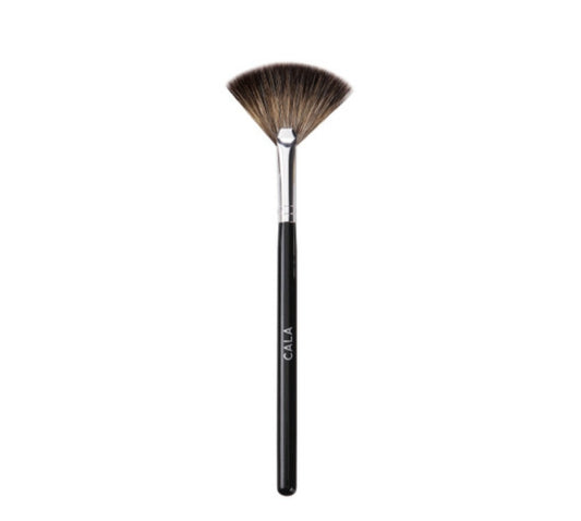 STUDIO MASTER ANGLED FAN BRUSH