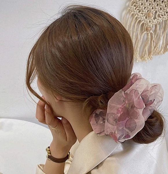 1pc Graphic Scrunchie